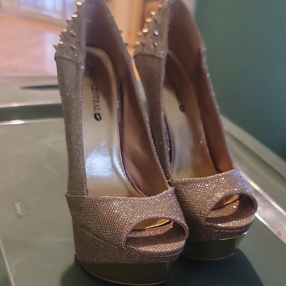 Body Central Gold Platform Stiletto Heels